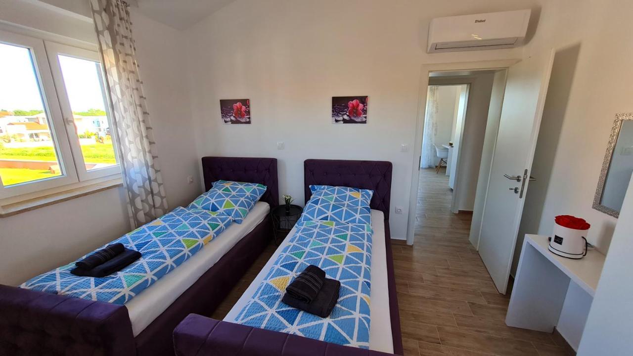 Villa Robert Kaštelir Exterior foto
